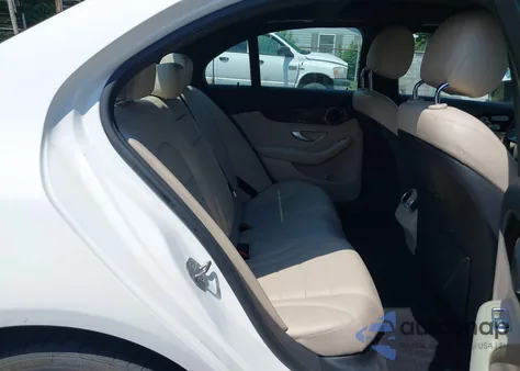 2018 Mercedes-Benz C 300 4Matic из США, поврежденный, VIN WDDWF4KB9JR385639